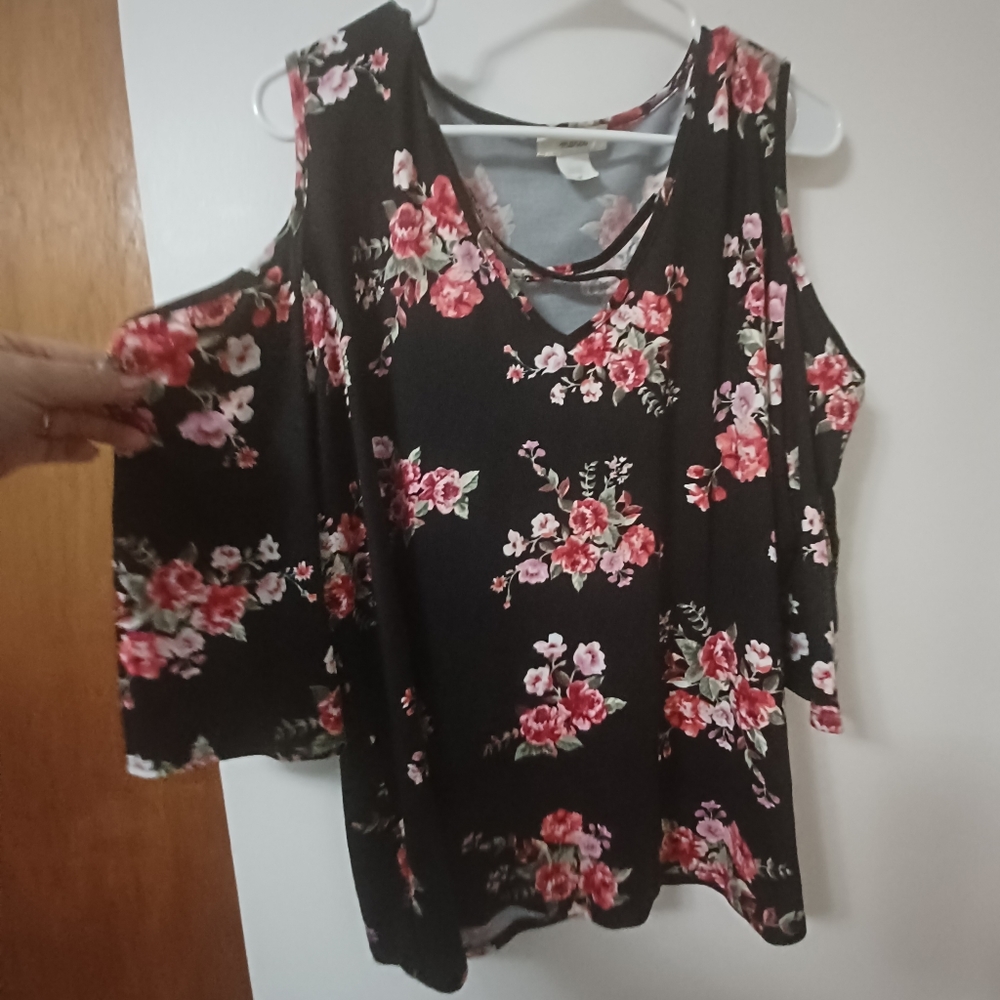 Cold shoulder top